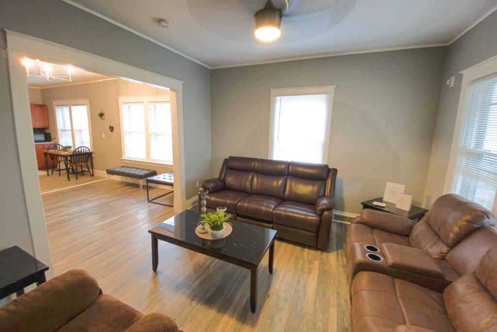 Quaint 3br 1 Bath Near Apartment *