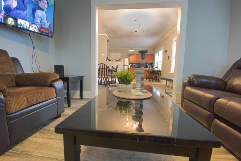 Quaint 3br 1 Bath Near Apartment Niagara Falls